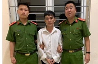 Trốn truy nã 6 năm, cùng người yêu về thăm mẹ thì bị bắt