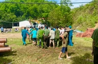 Sạt lở làm đổ sập căn nhà có 3 người đang xem bóng đá