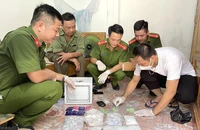 Triệt phá hàng loạt điểm mua bán ma túy, thu nhiều súng đạn ở TP Thanh Hóa