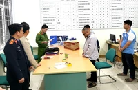 Bắt giám đốc Trung tâm đào tạo sát hạch lái xe ở Hòa Bình