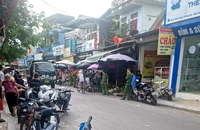 Mâu thuẫn, dùng súng bắn người trong đám giỗ