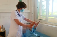 Hít 100 quả bóng cười mỗi ngày, cô gái 19 tuổi ngộ độc nặng