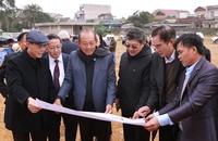Nguyên Phó Thủ tướng Trương Hòa Bình thăm tượng đài tàu tập kết ra Bắc 