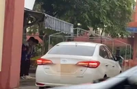  Vụ học sinh cúi đầu chào thầy cô trong trời mưa giá rét: Hiệu trưởng lên tiếng