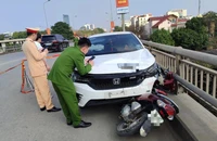 Ô tô tông 2 cô gái trẻ rơi xuống cầu vượt tử vong thương tâm
