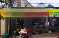 Hai vợ chồng tử vong trong tư thế treo cổ tại kho hàng của gia đình