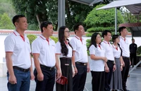 Đoàn công tác của báo Pháp Luật TP. HCM dâng hương tại Ngã ba Đồng Lộc