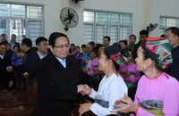 Thủ tướng Phạm Minh Chính tặng quà cho gia đình chính sách, hộ nghèo ở Thanh Hóa
