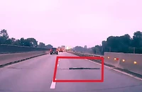 Khe co giãn bung, hàng loạt xe ô tô nổ lốp trên cao tốc Quốc lộ 45 - Nghi Sơn