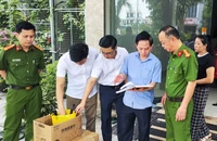 Cảnh sát đồng loạt khám xét nhà, công ty của đại ca giang hồ Thanh Hóa 'Vi ngộ’ 