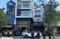 Khám xét khẩn cấp nhà riêng của 'Mạnh gỗ'