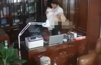 Sở GD&ĐT Ninh Bình xác minh clip người đàn ông 'gần gũi' nhiều phụ nữ ở phòng làm việc