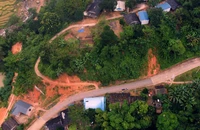 Người dân nơm nớp dưới chân núi 'đổi màu' – Bài 2: Thoát thân ở Pù Đứa