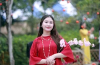 Giới trẻ rộn ràng chụp ảnh Tết tại ngôi chùa cổ ở Thanh Hóa