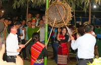 Độc đáo lễ hội đập trống và đêm yêu đương kỳ lạ của người Ma Coong