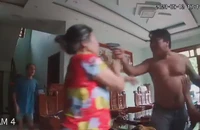 Thanh niên xăm trổ cầm súng vào nhà dân bắn liên tiếp gây náo loạn