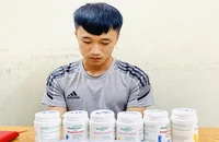 Mang gần 3.000 viên ma tuý đi giao thì bị bắt
