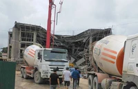 Sập giàn giáo công trình Trung tâm Văn hoá ở Quảng Bình