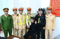 Vượt chốt công an