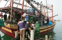 1 ngư dân Quảng Bình được cứu sống sau 3 ngày lênh đênh trên biển