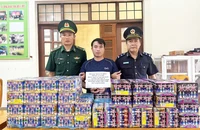 Tài xế giấu hơn 1 tạ pháo hoa nổ trong ngăn kín của xe đầu kéo