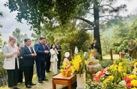 Lần đầu tiên Đại sứ Hoa Kỳ viếng mộ Đại tướng Võ Nguyên Giáp