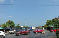Quốc lộ 1A qua cầu Gianh ở Quảng Bình ùn tắc gần 1km