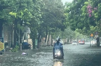 Mưa lớn gây ngập úng nhiều tuyến đường ở Quảng Bình