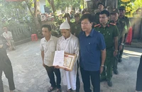 Truy tặng Huân chương dũng cảm cho người đàn ông tử vong khi chữa cháy rừng