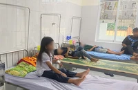 Vụ 40 học sinh nghi ngộ độc nhập viện: Phó hiệu trưởng lên tiếng
