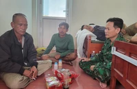 Ngư dân thoát chết kể lại phút sinh tử lúc 2 tàu cá bị sóng dữ cuốn trôi ở Quảng Trị