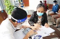 Bảo vệ người suy giảm miễn dịch bằng kháng thể đơn dòng dự phòng COVID-19