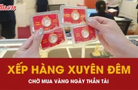 Hà Nội: Người dân xếp hàng xuyên đêm, ngủ vỉa hè chờ mua vàng ngày vía Thần tài