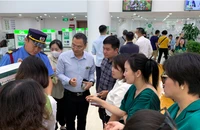 Giá bán vàng miếng SJC tại các ngân hàng giảm 1 triệu đồng so với hôm qua