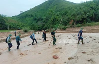 Lào Cai: Sạt lở tại Bắc Hà khiến 8 ngôi nhà bị vùi lấp, 5 người chết, 13 người mất tích.
