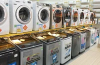 Bộ Tài chính đề xuất giảm thuế VAT với máy giặt, lò vi sóng, xăng dầu 