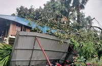 Bình Dương: Mưa lớn gây ngập nhiều tuyến đường, 1 người dân mất tích nghi do nước cuốn