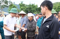 Phó Thủ tướng Lê Thành Long thăm hỏi người dân bị ảnh hưởng mưa lũ tại Sơn La