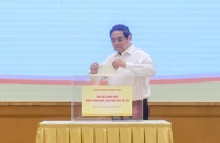 Thủ tướng Phạm Minh Chính cùng lãnh đạo Chính phủ ủng hộ đồng bào bị thiệt hại do bão lũ