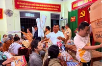 Nhiều chuyến xe hàng hóa cứu trợ đã đến với bà con vùng lũ Khánh Hòa, Đắk Lắk, Gia Lai