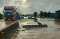 Mưa lớn gây ngập sâu, sạt lở trên nhiều tuyến quốc lộ và cao tốc khu vực phía Nam