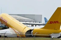 VIDEO: Máy bay chở hàng của DHL trượt khỏi đường băng, gãy đôi
