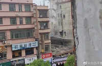 VIDEO: Sập toà nhà 6 tầng ở Trung Quốc, cư dân mắc kẹt