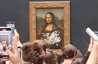 VIDEO: Bức tranh nàng Mona Lisa nổi tiếng bị trét bánh kem