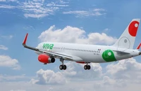 VIDEO: Hành khách kinh hoàng vì động cơ máy bay bốc cháy khi đang ở trên cao 