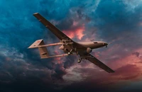 VIDEO: UAV ‘thợ săn đêm’ Bayraktar TB2 của Ukraine phá hủy xe tăng Nga 