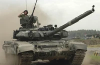 VIDEO: Ukraine trục vớt xe tăng chủ lực T-90A của Nga 
