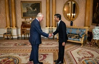 Vua Charles III bổ nhiệm ông Rishi Sunak làm Thủ tướng Anh