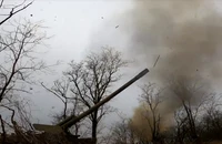 VIDEO: Cận cảnh Nga triển khai pháo Giatsint-B nhắm vào mục tiêu Ukraine