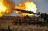 VIDEO: Đội pháo Giatsint-S Nga ‘đồng thanh’ nhằm vào Ukraine 